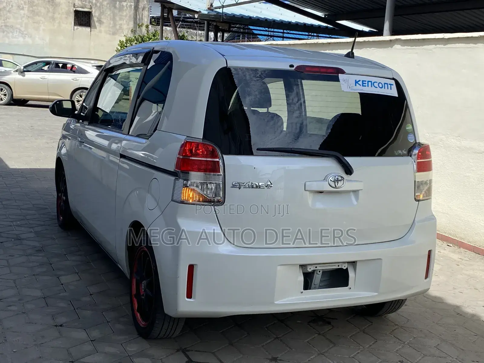 Toyota Spade 2018 White