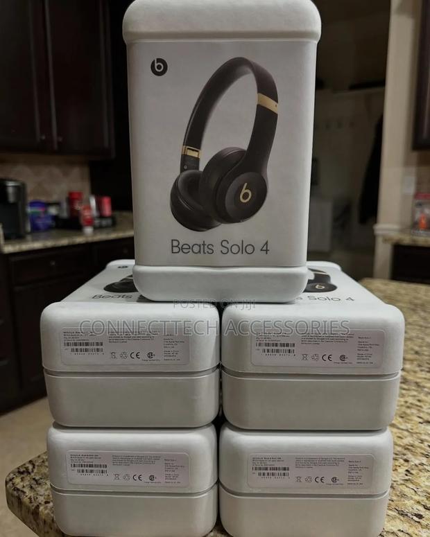 Beats Solo 4 Wireless Headphones - thumbnail 3