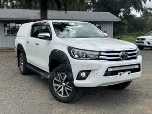 Toyota Hilux SR5+ 4x4 2018 White