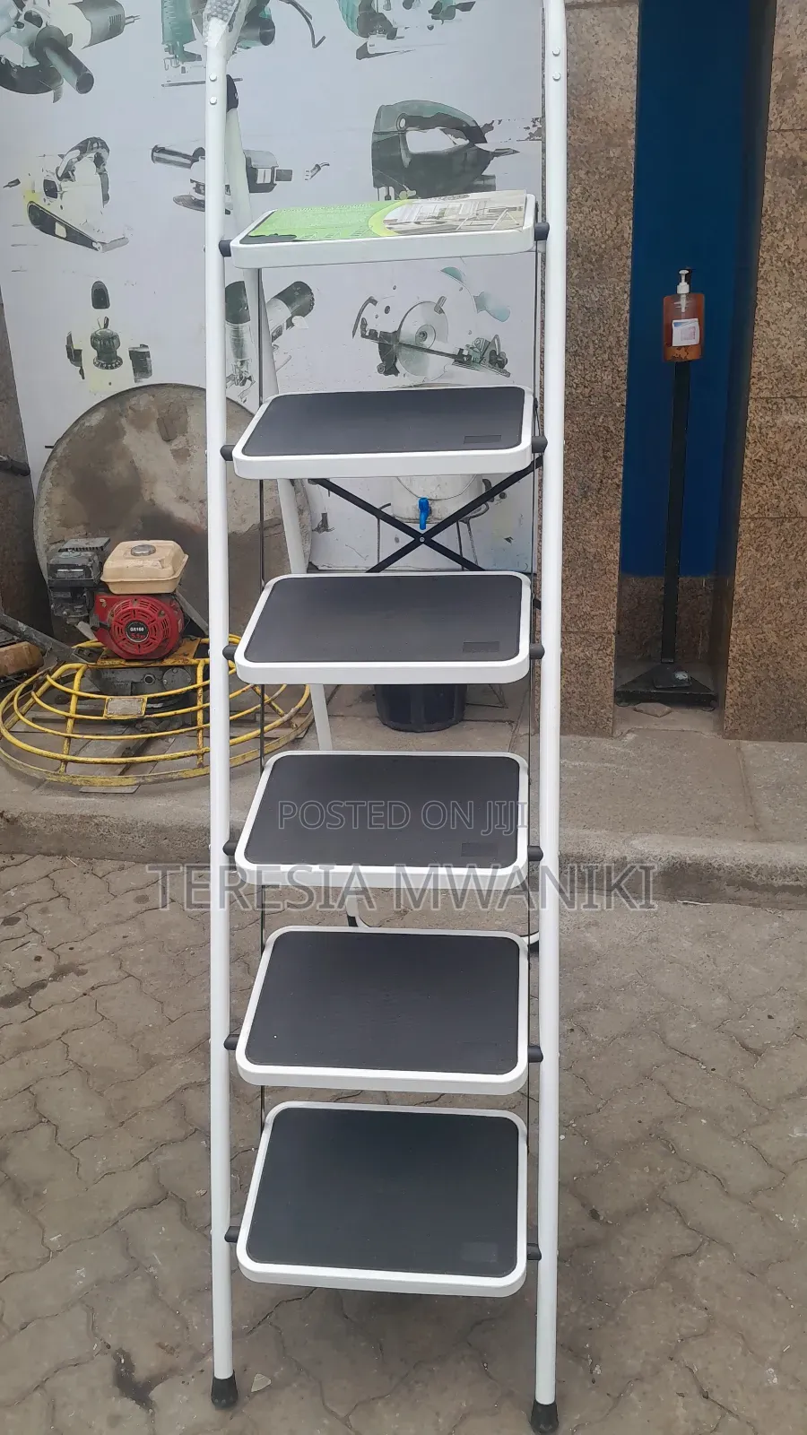Steel Broad 6 Step  Ladder