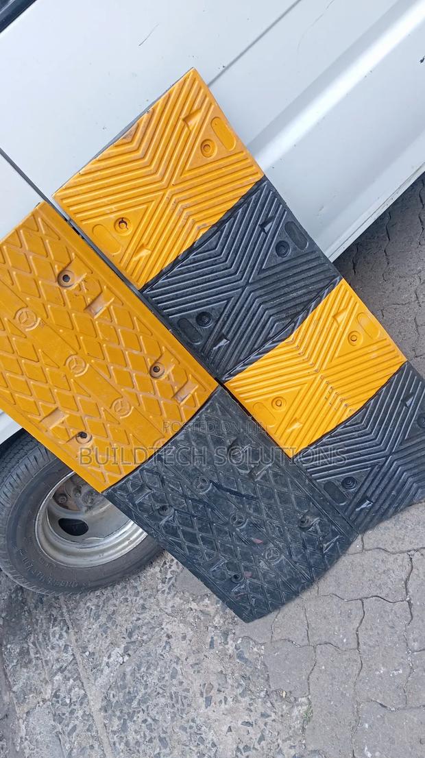 Premium Rubber Speed Humps – Long Life Material