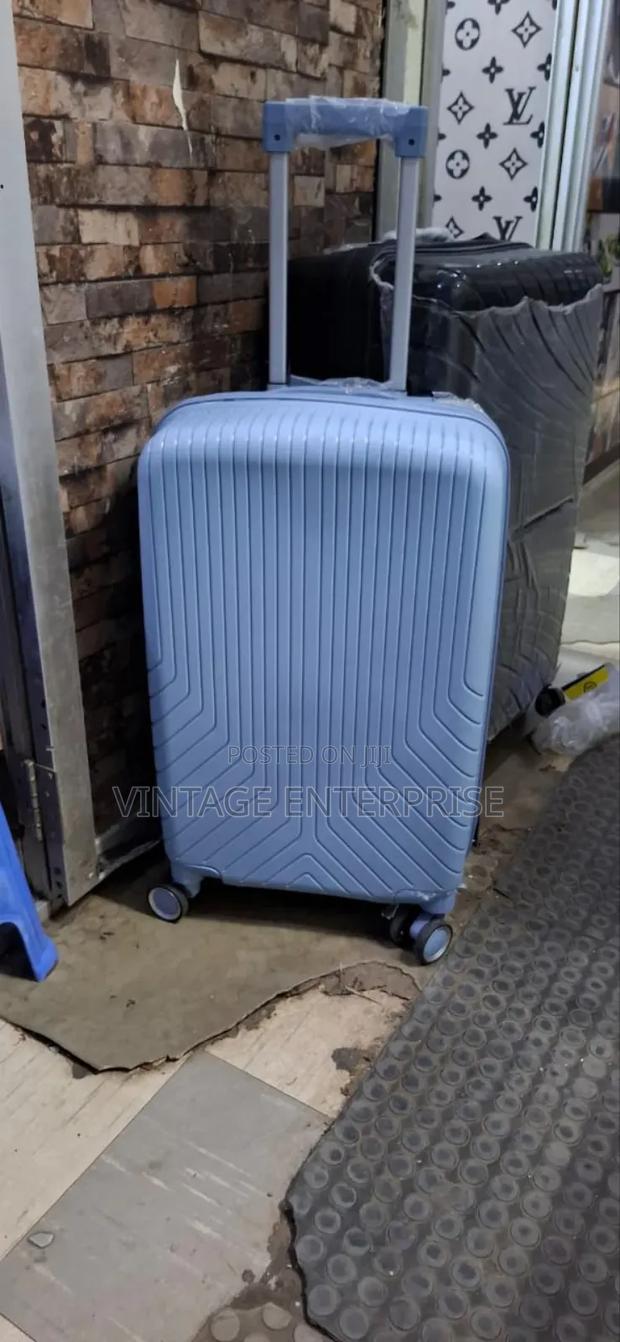 Medium Unbreakable Suitcase - main view