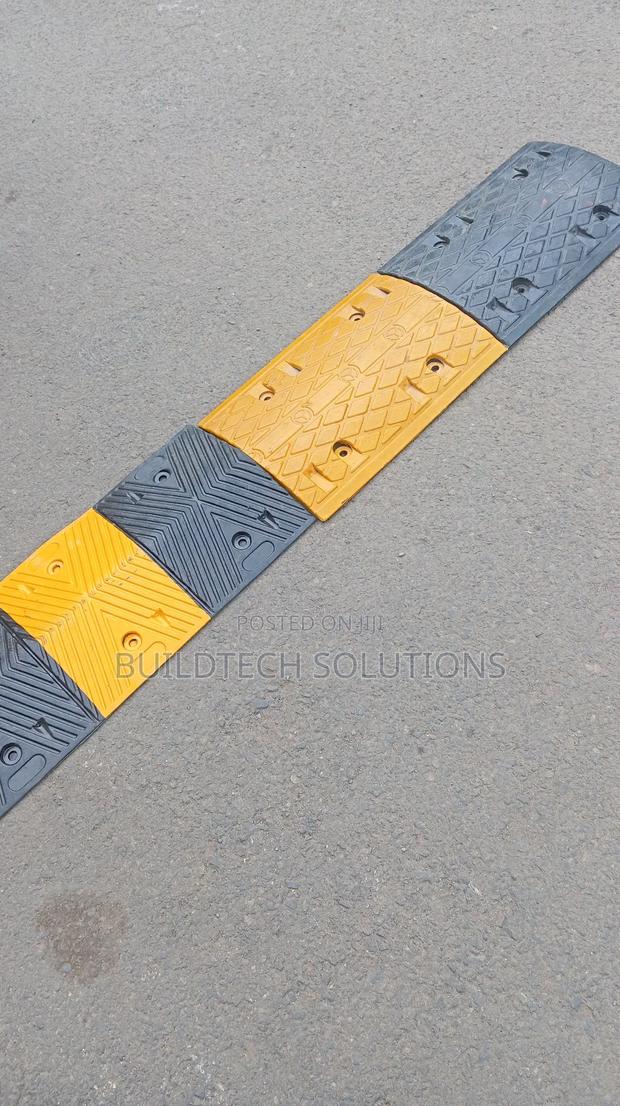 Road Rubber Speed Bump - main view