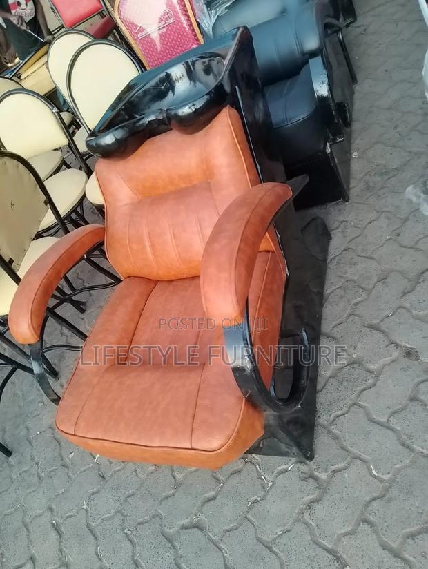 Salon Shampoo Sinks - main view