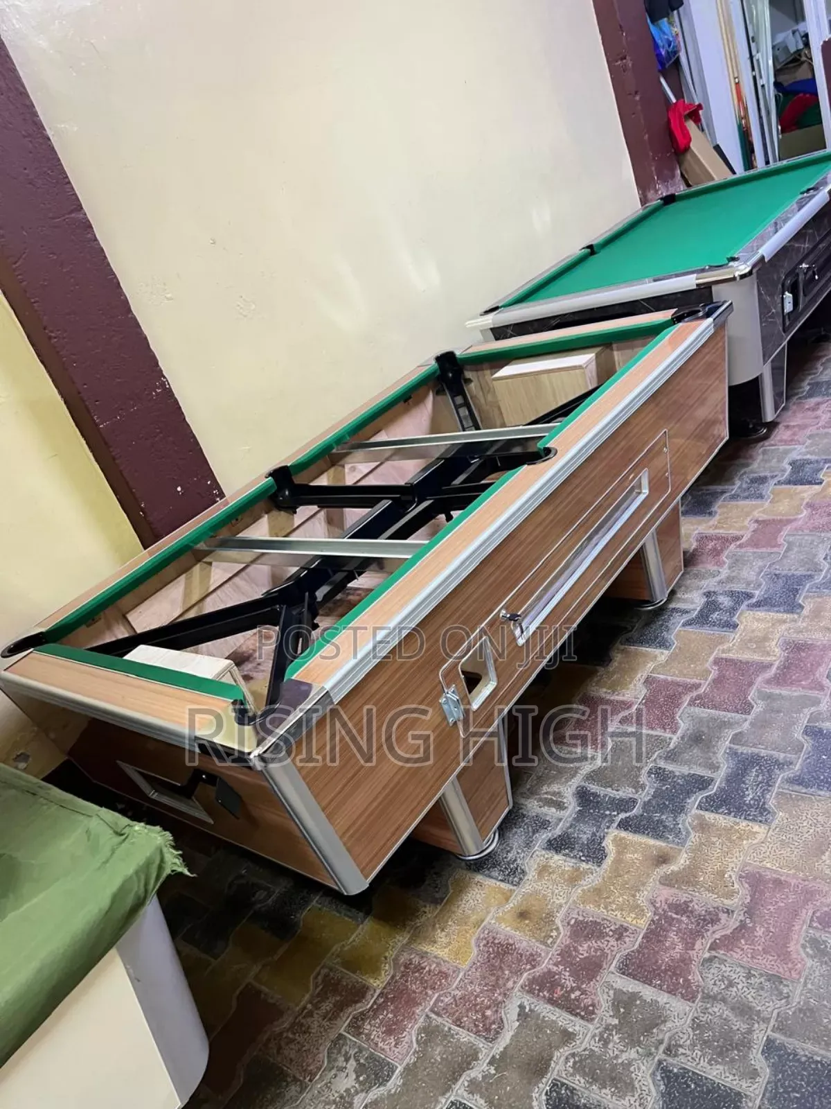 Strong Marble Pool Table – Token Operated