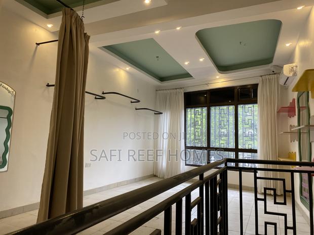 Shop to Let Along Links Touching the Road - thumbnail 5