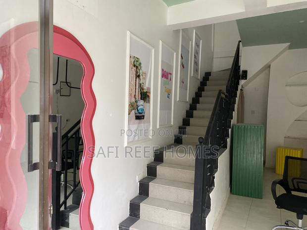 Shop to Let Along Links Touching the Road - thumbnail 9