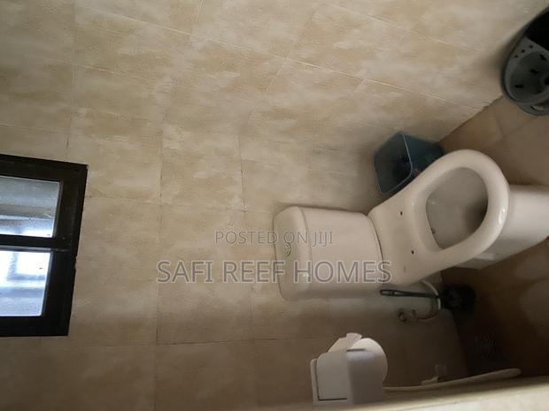 Shop to Let Along Links Touching the Road - thumbnail 12