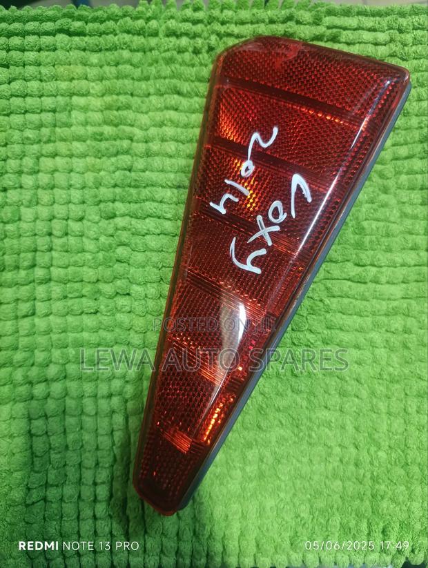 Tail Light Toyota Voxy - thumbnail 2