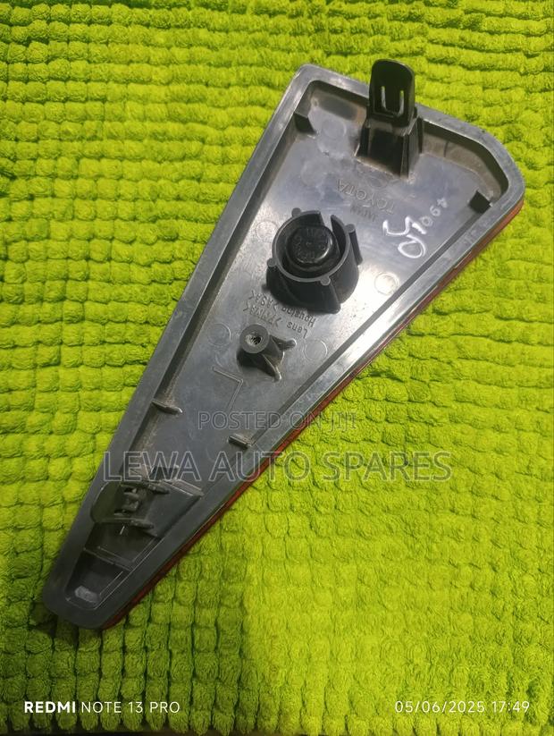 Tail Light Toyota Voxy - thumbnail 3