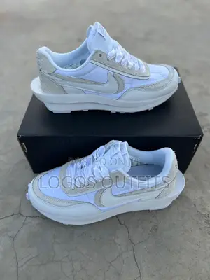 Nike Saccai Authentic Sneakers