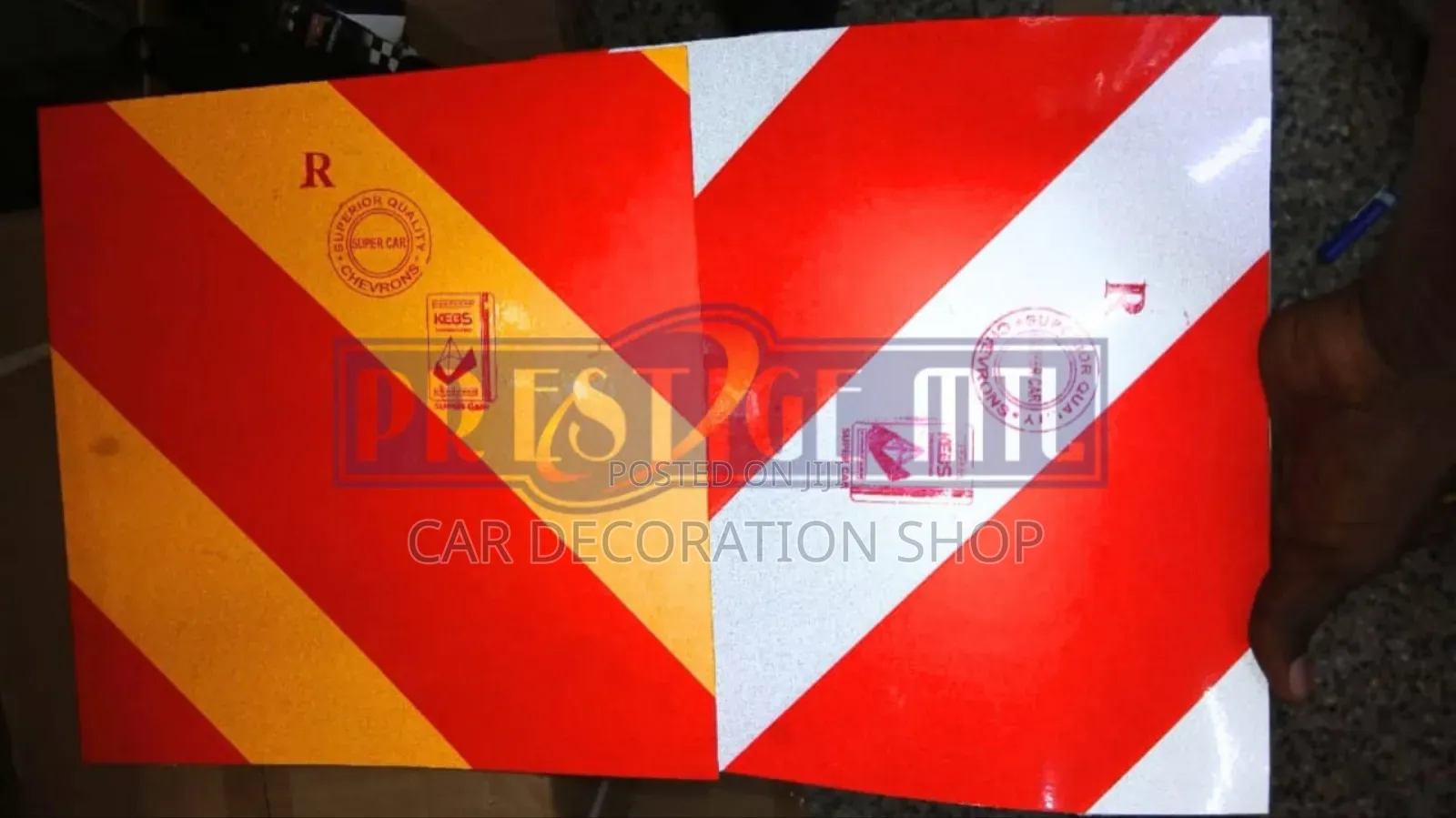 Short Chevrons in Yellow or White in Pair