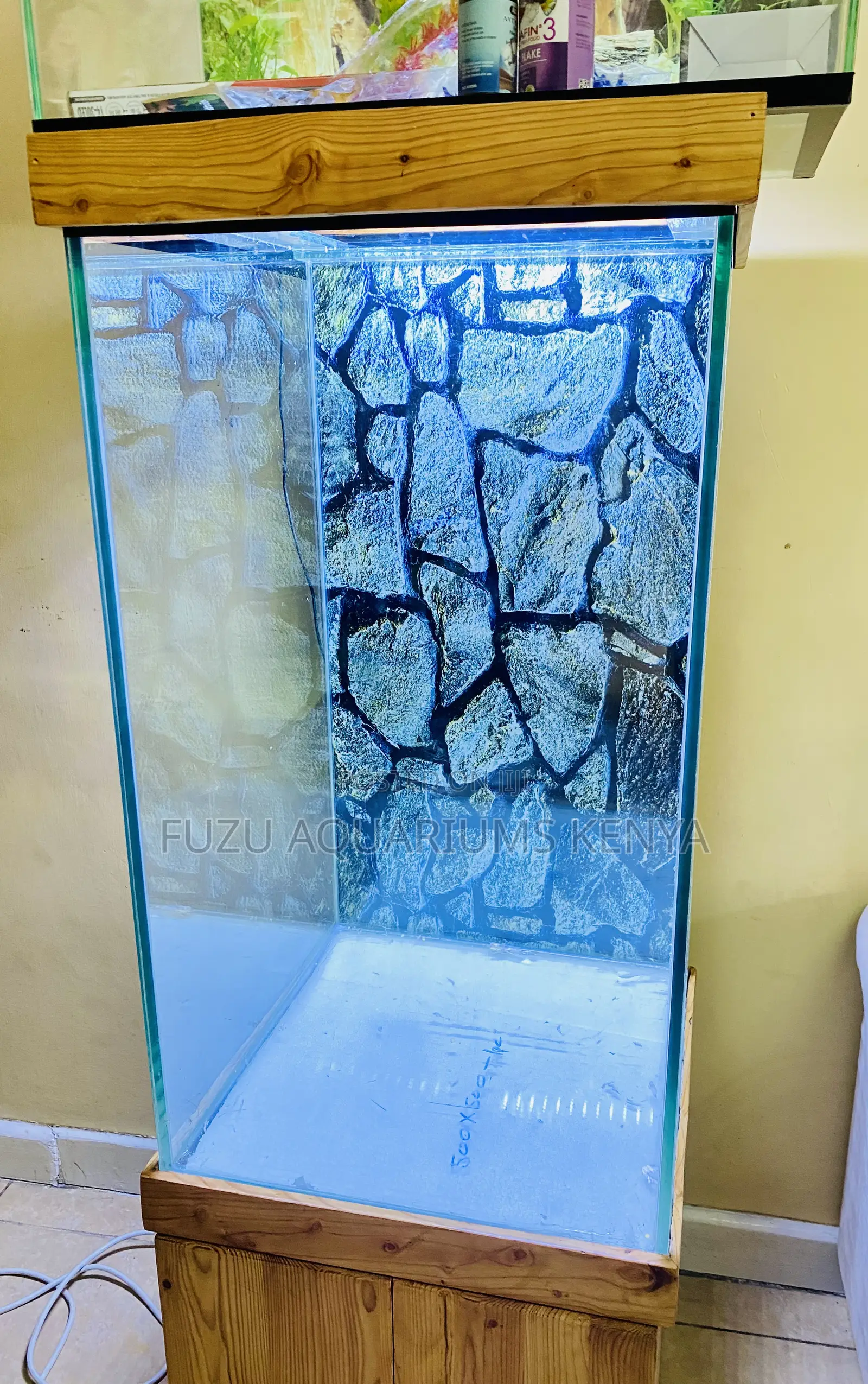 Vertical Elegance – Full Aquarium Package Inside