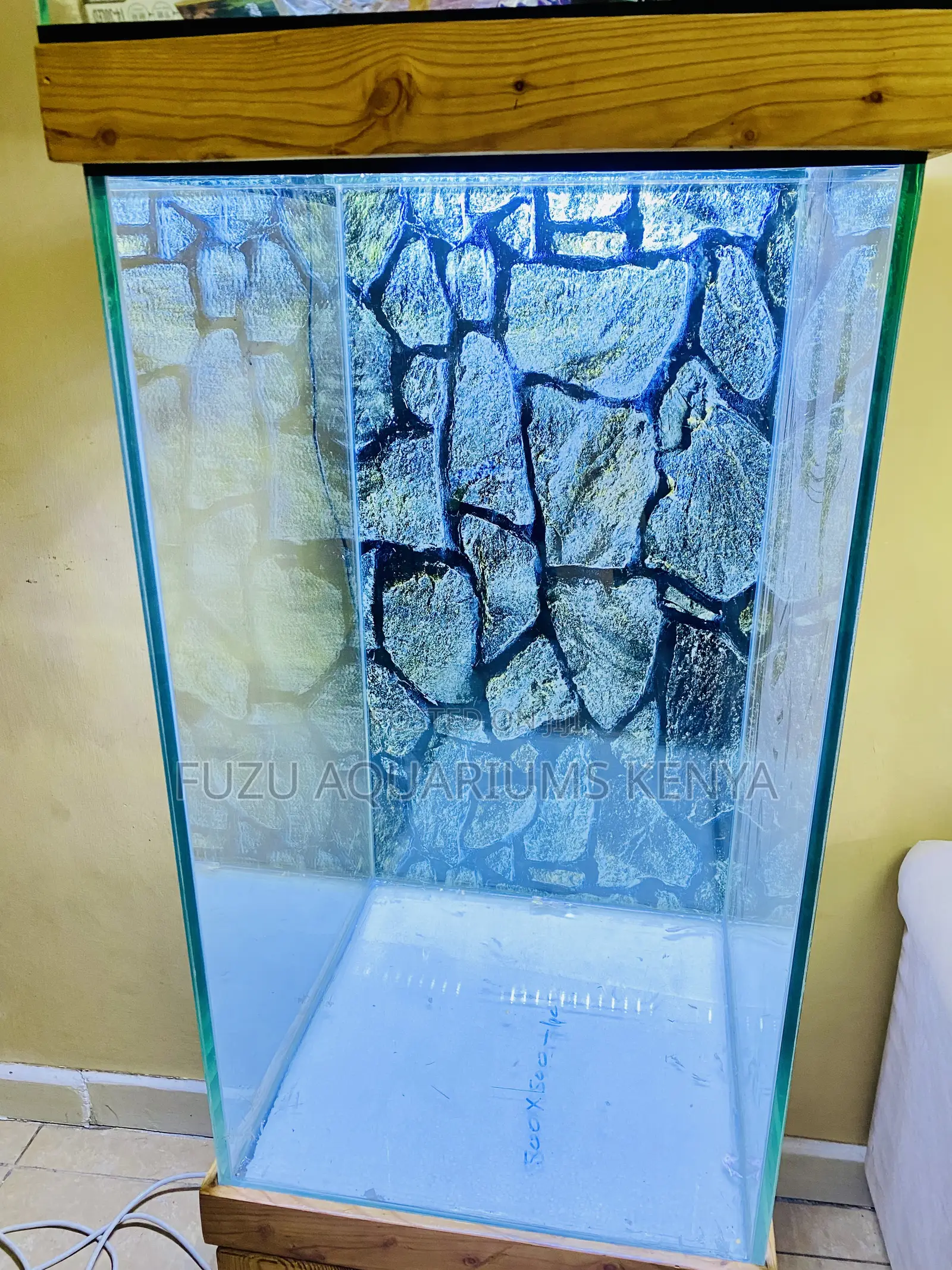 Luxury Aquarium With Fish – Plug Play Package