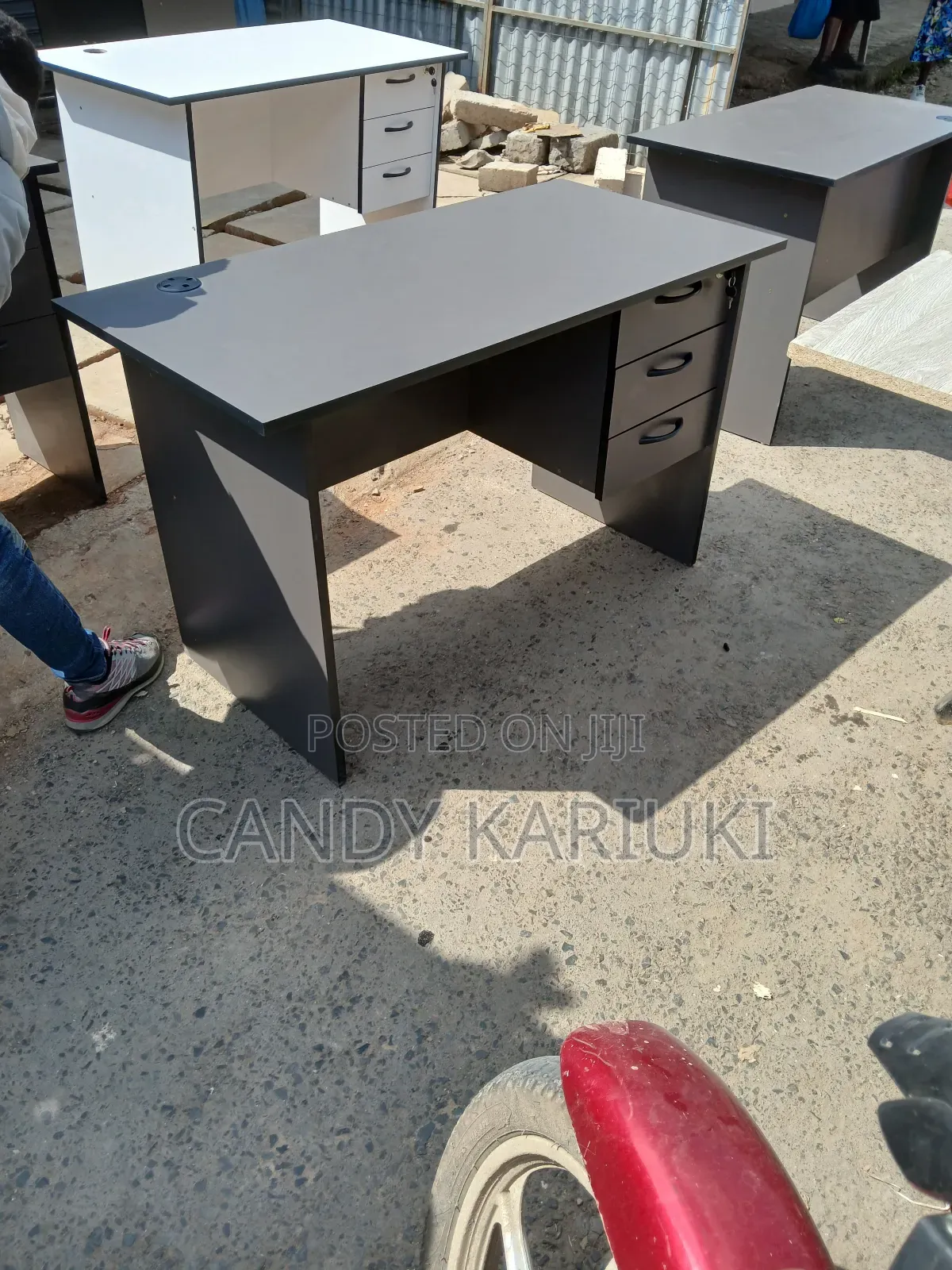Modern 1.2m Office Desk With Spacious Drawers