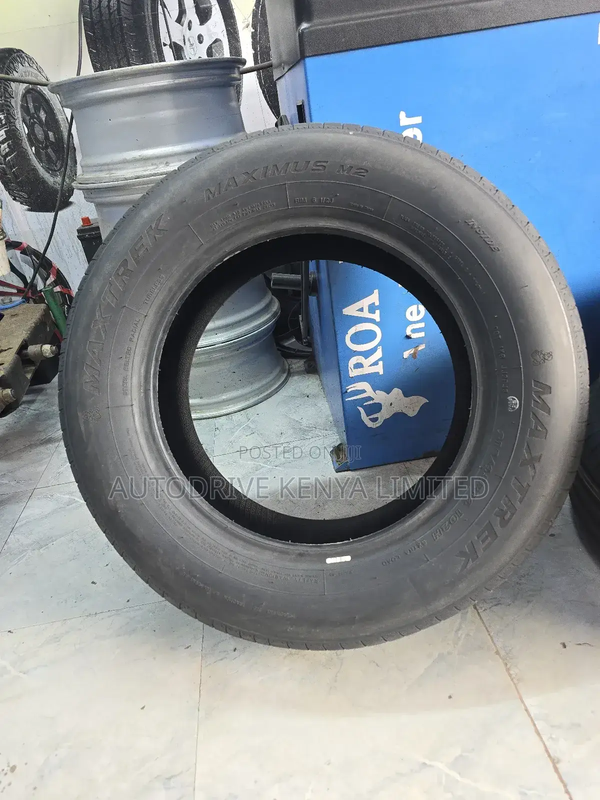 215/65r16 Maxtrek Tyre