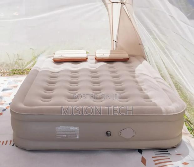 *Inflatable Queen Size Airbed Mattress With in Built Pump* 