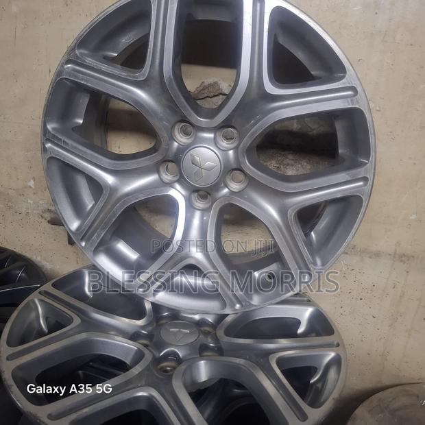 Mitsubish Outlander  Rims Size 18 - main view