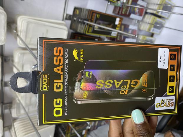 Czartech Tempered Glass Guard for Apple iPhone 15 Pro Max - main view