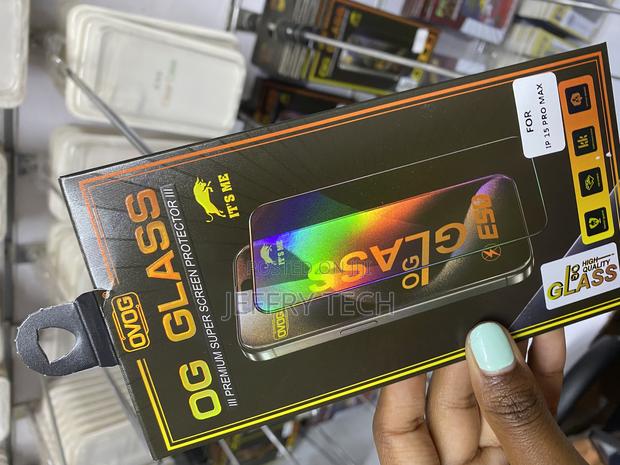 Czartech Tempered Glass Guard for Apple iPhone 15 Pro Max - thumbnail 2