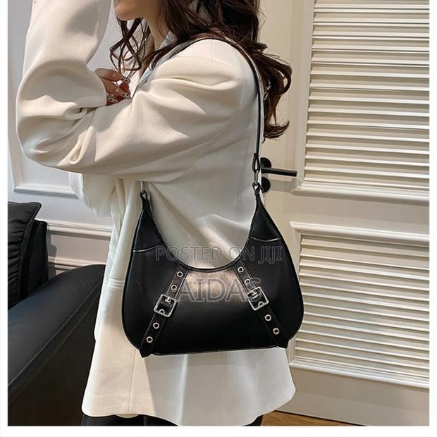 Classy but Cute Ladies Handbag - thumbnail 2