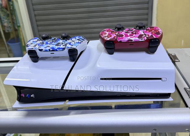 Open Box Ps5 Slim With 2 Pads - thumbnail 3