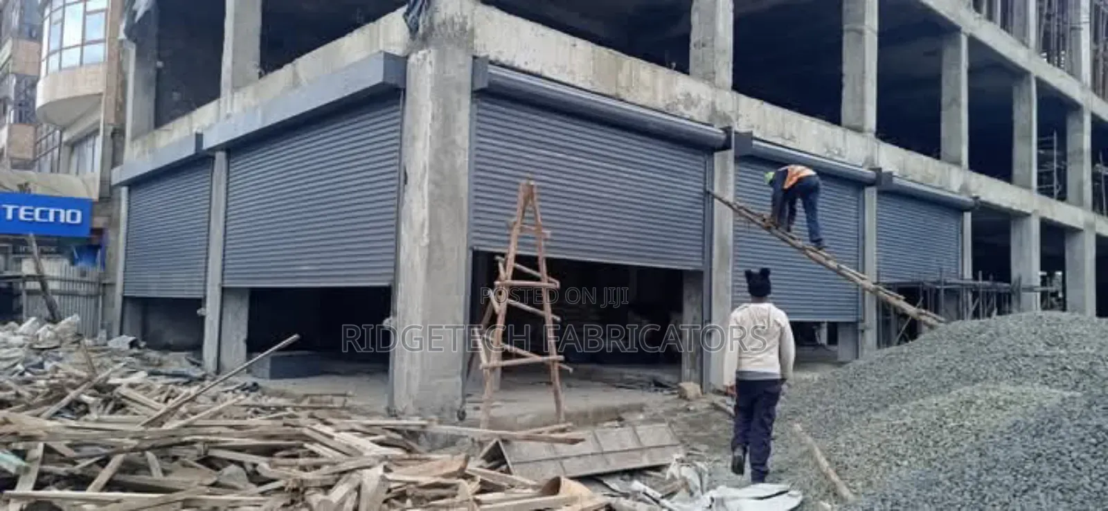 Strong Rolling Gates
