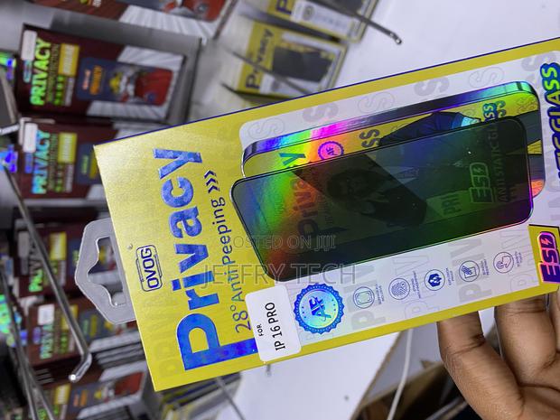 Flolab Privacy Anti Static Glass Protector for iPhone 16 Pro - thumbnail 2