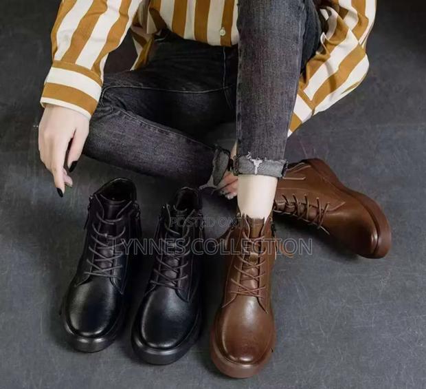 Ladies Leather Cash Boots