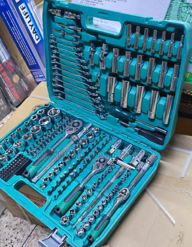 Socket Wrench Toolset With Chrome Vanadium/216 PCS - main view