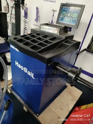 Commercial Wheel Balancing Machine