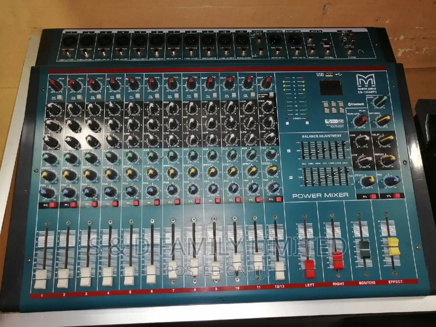 Martin Audio 12 Channels Powered Mixer