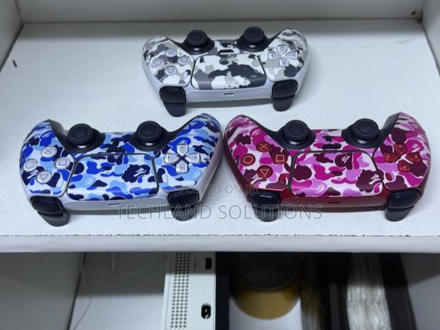 Well Kept Ps5 Controllers - thumbnail 3