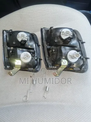 LHS Mitsubishi Pajero / Shogun Corner Indicator Lights