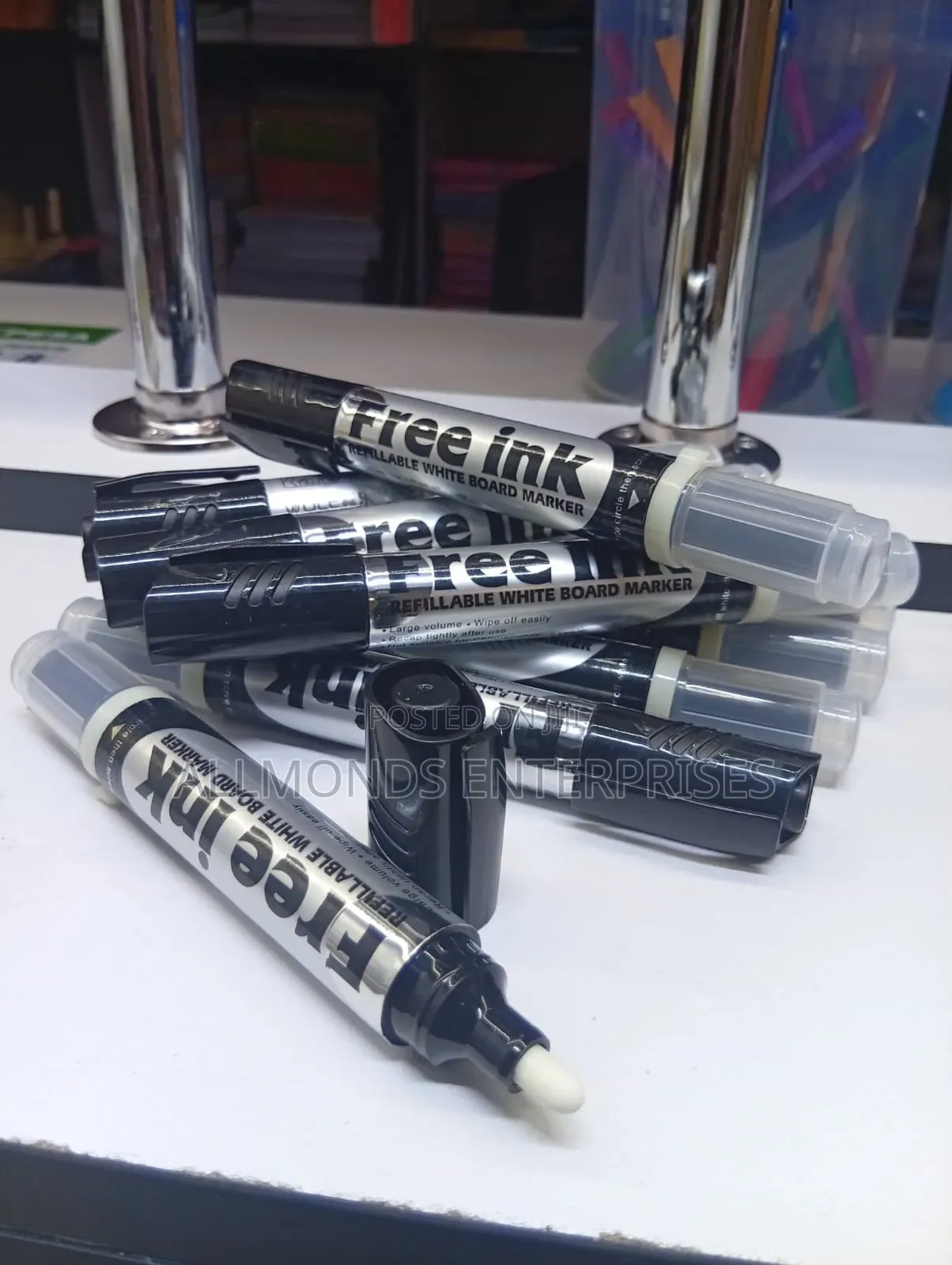 Free Ink Whiteboard Refillable Marker Pens