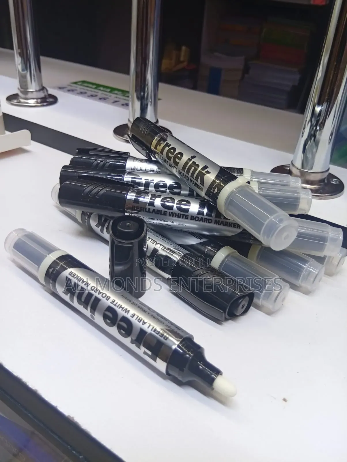 Free Ink Whiteboard Refillable Marker Pens