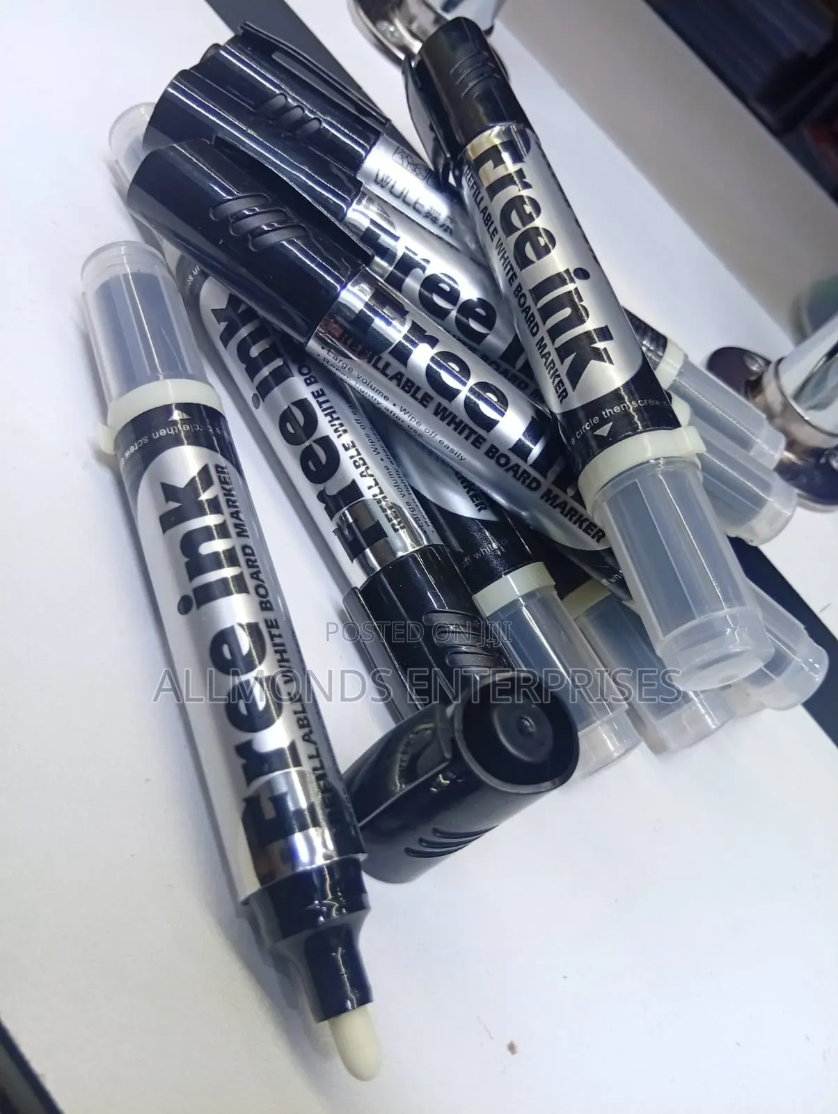 Free Ink Whiteboard Refillable Marker Pens