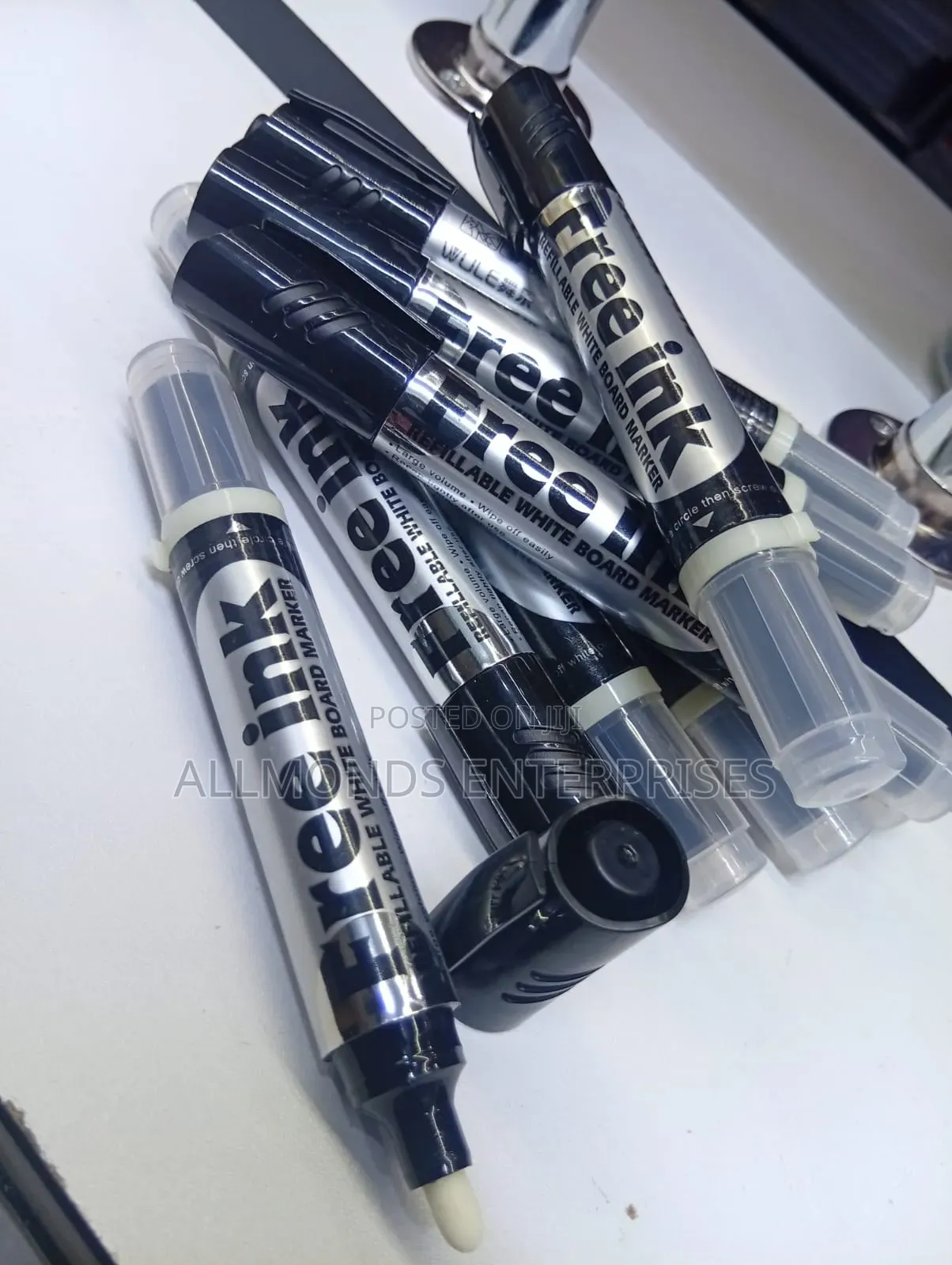 Free Ink Whiteboard Refillable Marker Pens