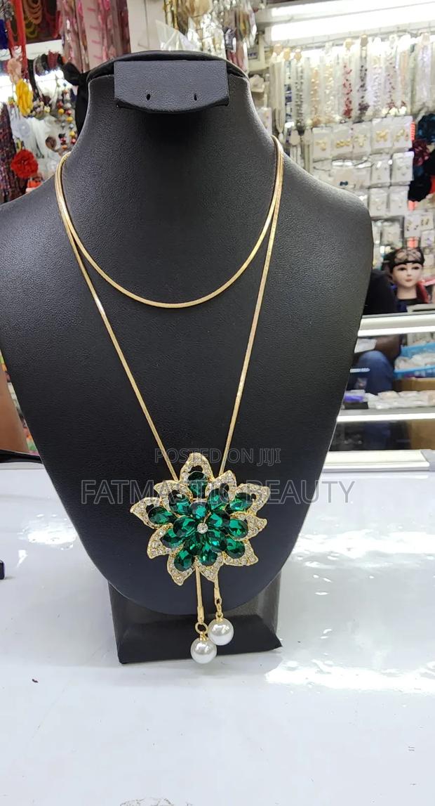 Pretty Necklaces Long - main view