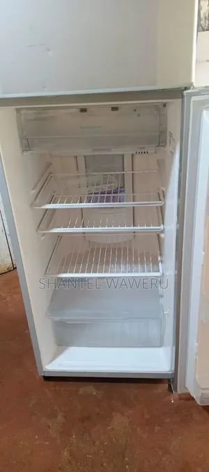 Hitachi Large Refrigerator <>/2 Door Frost at Free