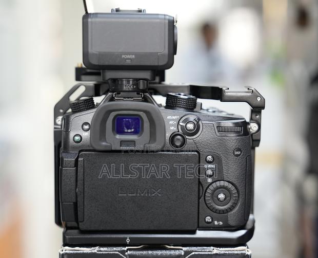Panasonic Lumix Gh5 Mirrorless Camera With Smallrig Cage - thumbnail 3