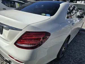 Mercedes-Benz E250 2019 Off white