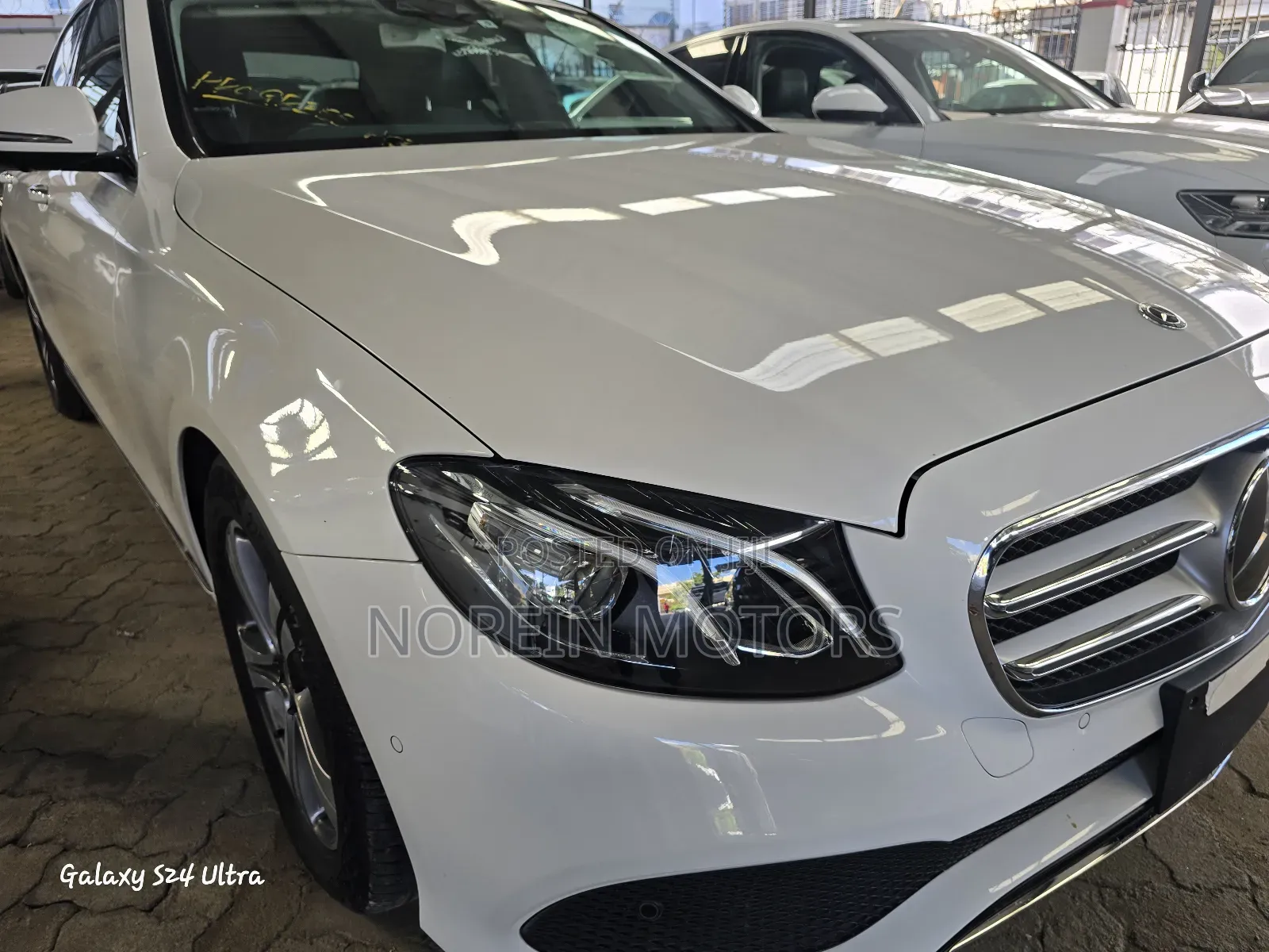 Mercedes-Benz E220 2019 Off white