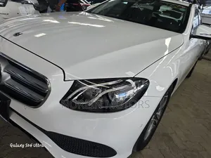 Mercedes-Benz E220 2019 Off white