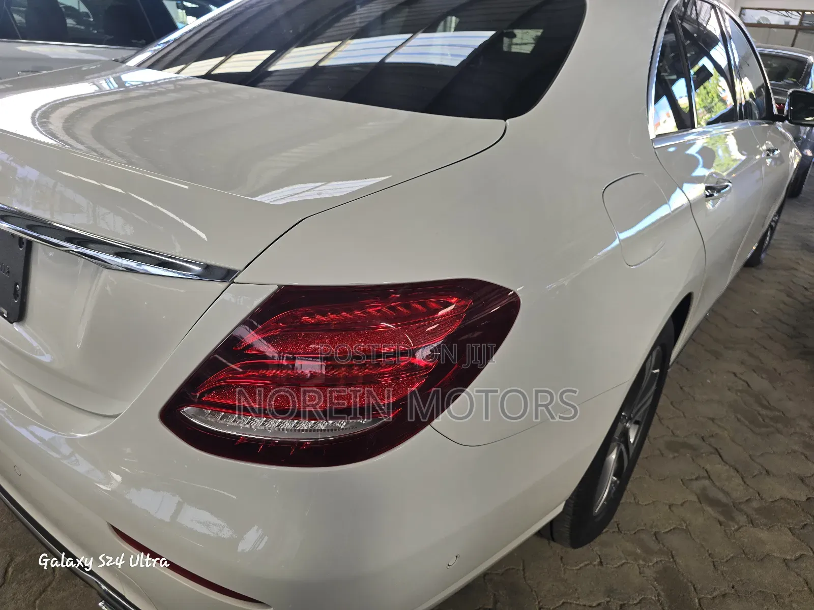 Mercedes-Benz E220 2019 Off white