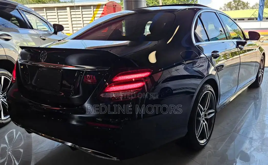 Mercedes-Benz E300 2019 Blue