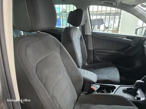 Volkswagen Tiguan 2018 Gray
