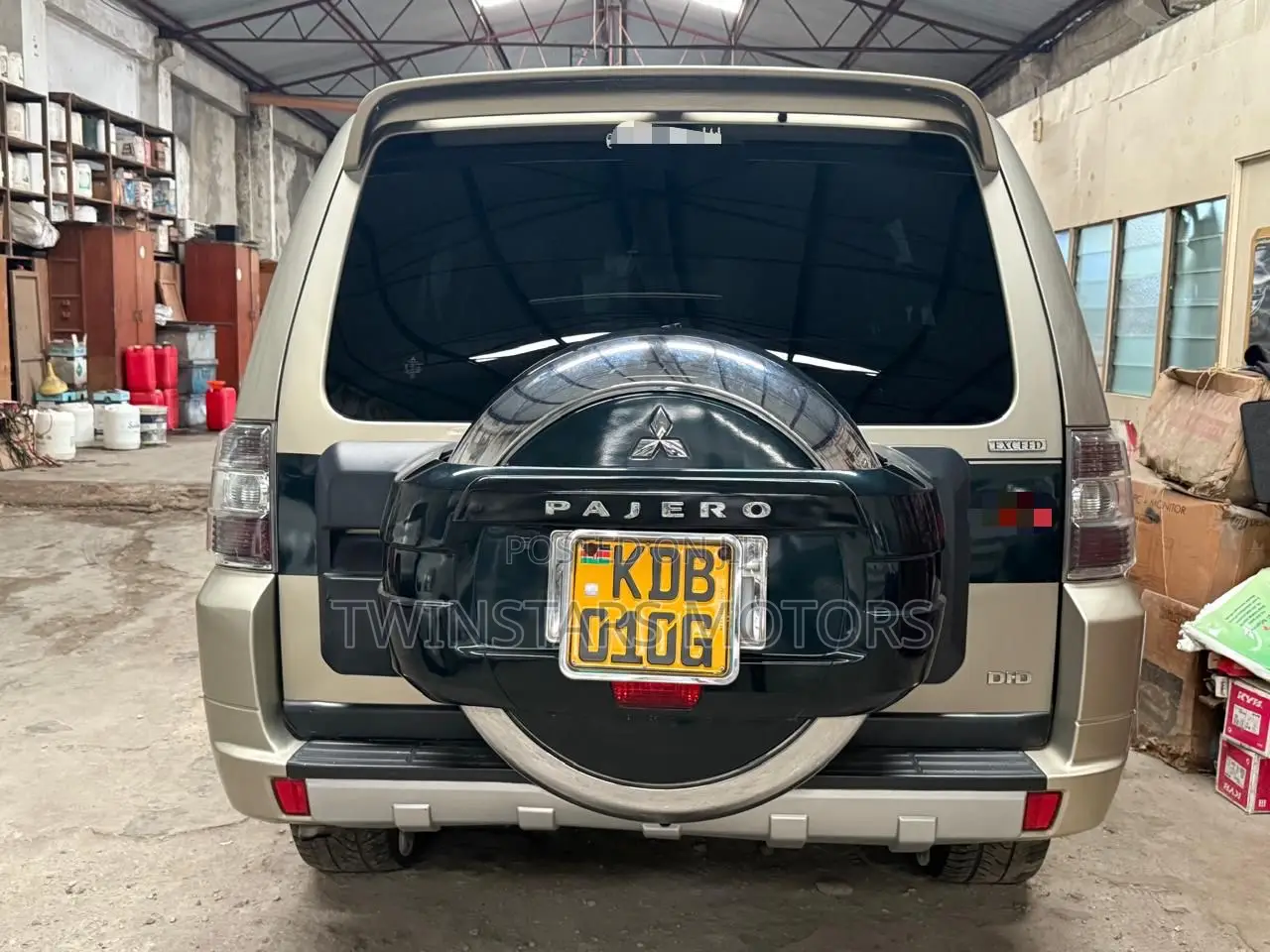 Mitsubishi Pajero V90 3.2 DI-D 2014 Gray