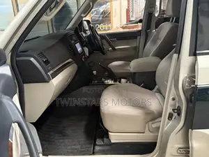 Mitsubishi Pajero V90 3.2 DI-D 2014 Gray