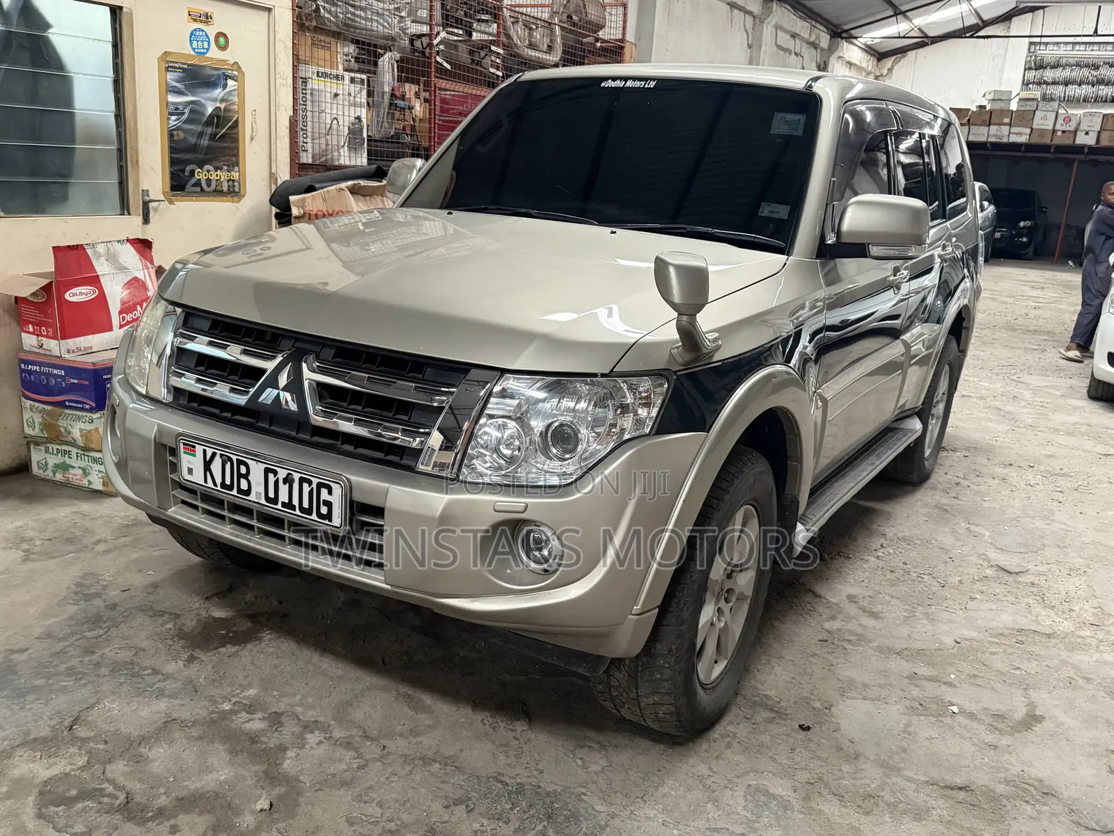 Mitsubishi Pajero V90 3.2 DI-D 2014 Gray